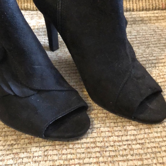 Extremely cool open toed booties size 8 1/2 black - Picture 2 of 8